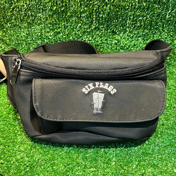 Warner Bros. Bags Vintage Sixflags America Nylon Fanny Pack Poshmark